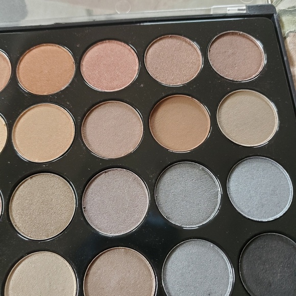 Urban outfitters 28 color eyeshadow palette - Picture 4 of 5